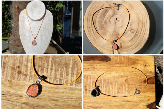 Silver plated pendant brown Goldstone set in a carved setting. Very sparkle! 11gr.