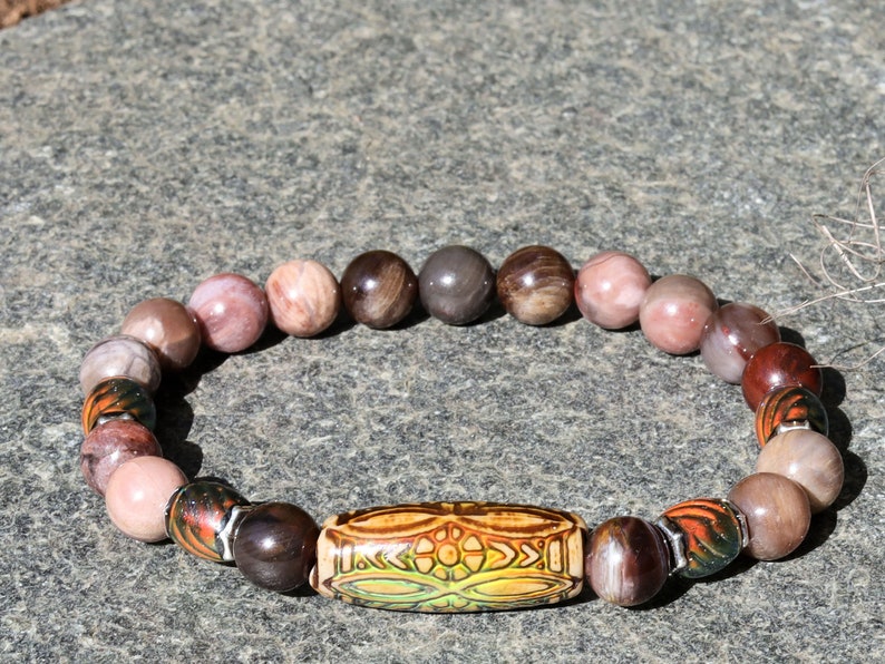 Color-changing Mirāja collection. Natural Petrified Wood Stone Beaded bracelet with Mood Daisy Ray Bead, Sensing Color Changing barrel beads