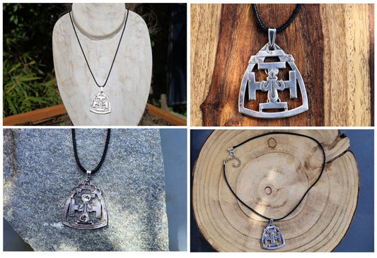 Sterling silver VINTAGE pendant 925, The fleur de lis. approx 35 mm x 40 mm.