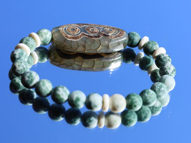 Flat Oval Green Chalcedony Beads Tibetan Amulet 6 Eye Totem Agates Dzi Beads. Combined with green spot jasper beads.