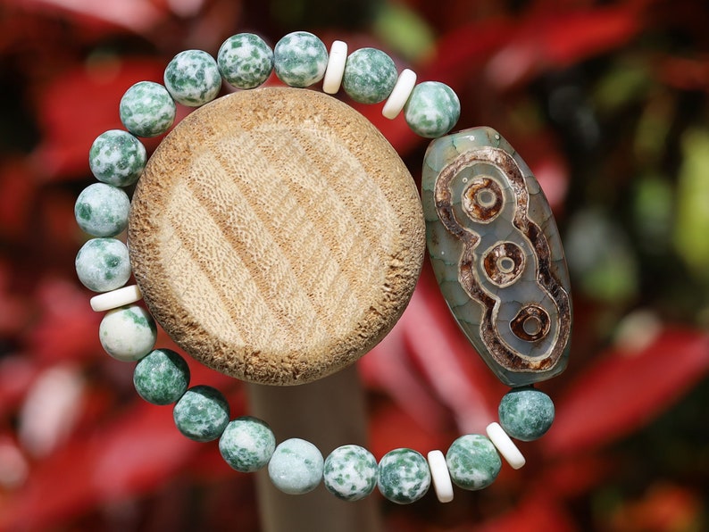 Flat Oval Green Chalcedony Beads Tibetan Amulet 6 Eye Totem Agates Dzi Beads. Combined with green spot jasper beads.