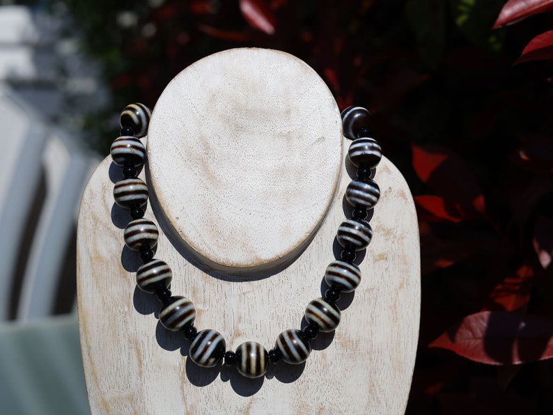Big ball beads piece of jewelry set. original and beautiful Dzi necklace. 3-eyed dzi necklace is a type of spiritual jewelry. Striking