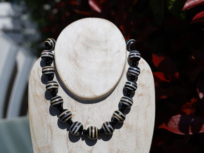 Big ball beads piece of jewelry set. original and beautiful Dzi necklace. 3-eyed dzi necklace is a type of spiritual jewelry. Striking