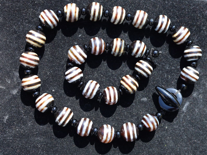 Big ball beads piece of jewelry set. original and beautiful Dzi necklace. 3-eyed dzi necklace is a type of spiritual jewelry. Striking