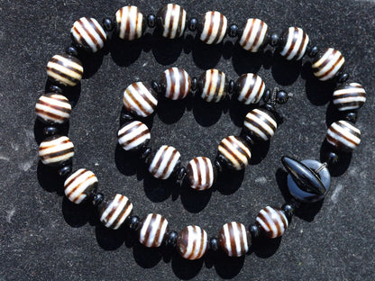 Big ball beads piece of jewelry set. original and beautiful Dzi necklace. 3-eyed dzi necklace is a type of spiritual jewelry. Striking