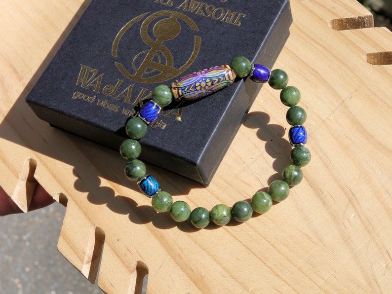 Color-changing Mood Mirāja collection. Green Chalcedony Stone bracelet with Mirage Mood Daisy Ray Bead and  Color Changing barrel beads.
