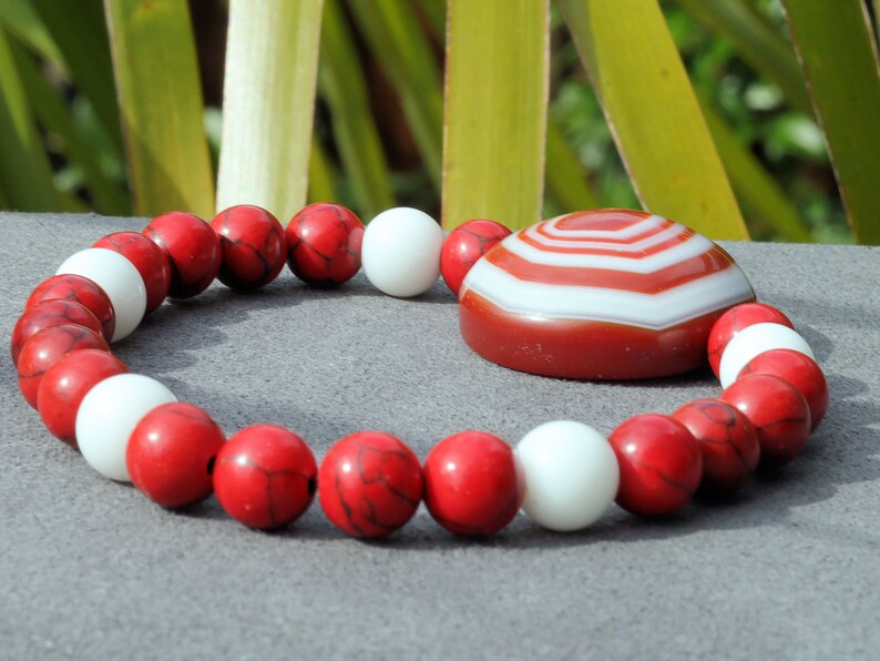 Tibetan RARE  Reddish Agate Dzi *Sky Eyed* Beaded bracelet. With  Stone Red Howlite Turquoise beads. And 5x White Onyx Agate.