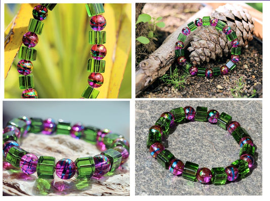 -Glass beaded bracelet with a special color coating. Mix Colors Ø8mm. With Glass Bead Cube Green 8x8mm. Total weight approx 29 gr.