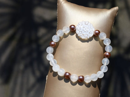 White Line Collection:  Selenite gypsum bracelet with Pearl Glass and A beautiful large acrylic bead in Lace look. marvelous