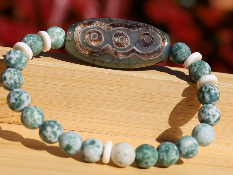 Flat Oval Green Chalcedony Beads Tibetan Amulet 6 Eye Totem Agates Dzi Beads. Combined with green spot jasper beads.