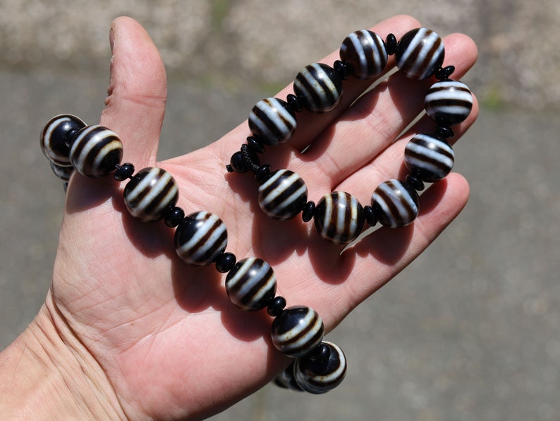 Big ball beads piece of jewelry set. original and beautiful Dzi necklace. 3-eyed dzi necklace is a type of spiritual jewelry. Striking