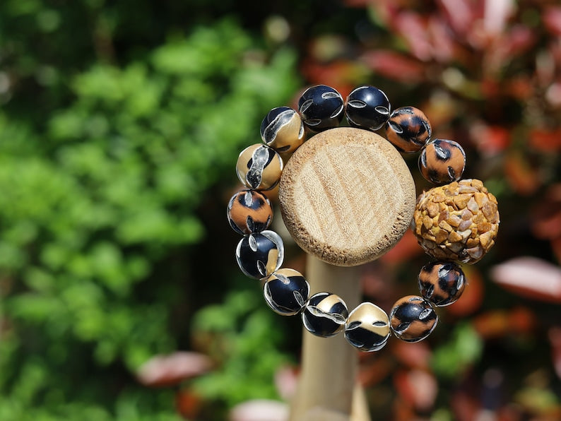 Chunk bead light brown stone covered with different light brown colored stones. Combined with Mixed colors Leather Beads.