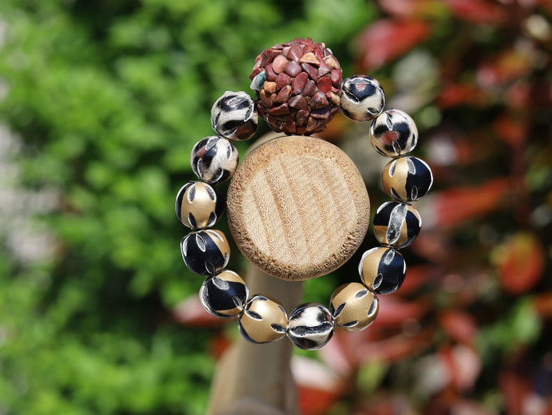 Chunk bead brown stone covered with different light brown colored stones. Combined with Mixed colors Leather Beads.