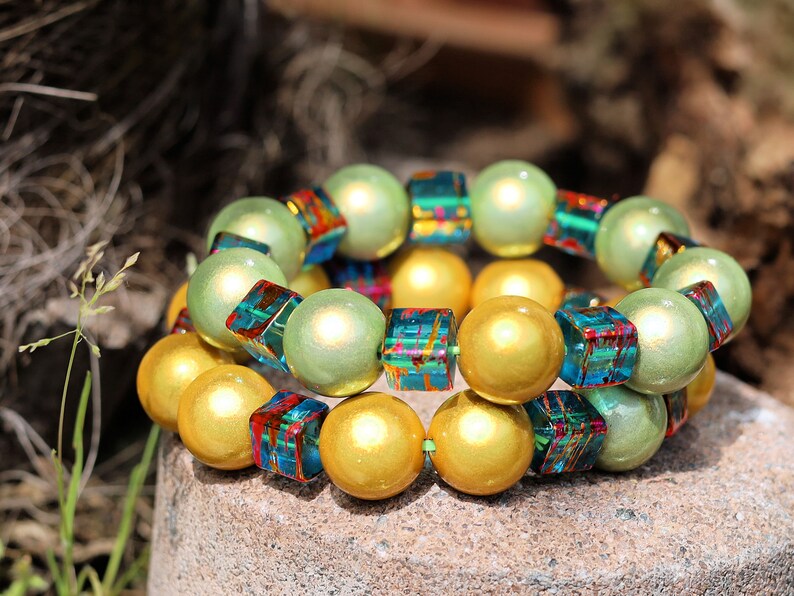 SET 3D Miracle beads bracelets. With the right jewelry, you can communicate your personality, taste, status and much more.