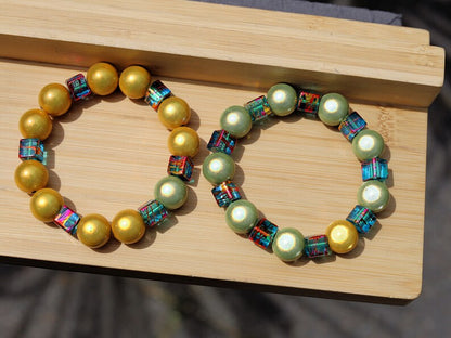 SET 3D Miracle beads bracelets. With the right jewelry, you can communicate your personality, taste, status and much more.