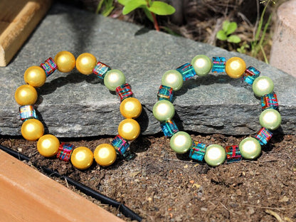 SET 3D Miracle beads bracelets. With the right jewelry, you can communicate your personality, taste, status and much more.