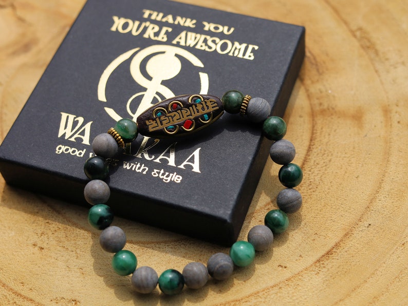 Beautiful & very special prayer bead from Nepal: Buddha. With amazing Emerald beads and Agate Wood Lace Stone Frosted Beads.