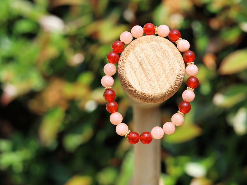 Sun stone bracelet with Carnelian red beads and . Tibetan alloy material in Antique Gold. The energy of the sun