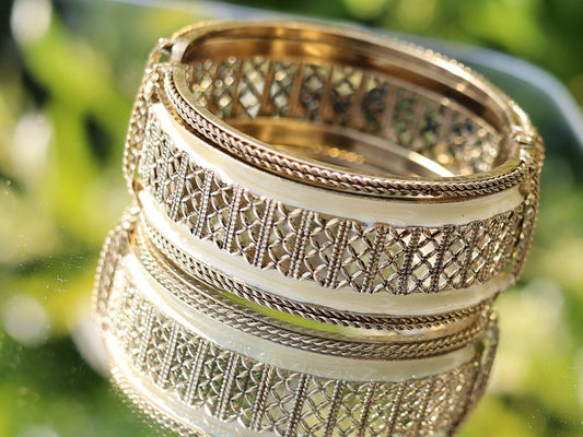 Embrace your beauty and highlight your pretty appearance by wearing these kada featuring an exquisite design, these kada will go well with every outfits