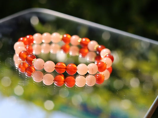 Sun stone bracelet with Carnelian red beads and . Tibetan alloy material in Antique Gold. The energy of the sun