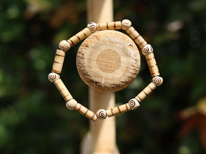 Bamboo striped bead. beige/sand color. Format: 16 mm x 6 mm. Beads made of bamboo with a nice print.