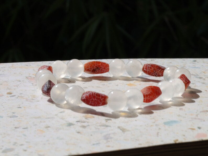 Seldom Selenite gypsum bracelet with Wonderful Rare Tibetan Dragon Vein Agate Dzi Cut Beads. Nepalese & Tibetan