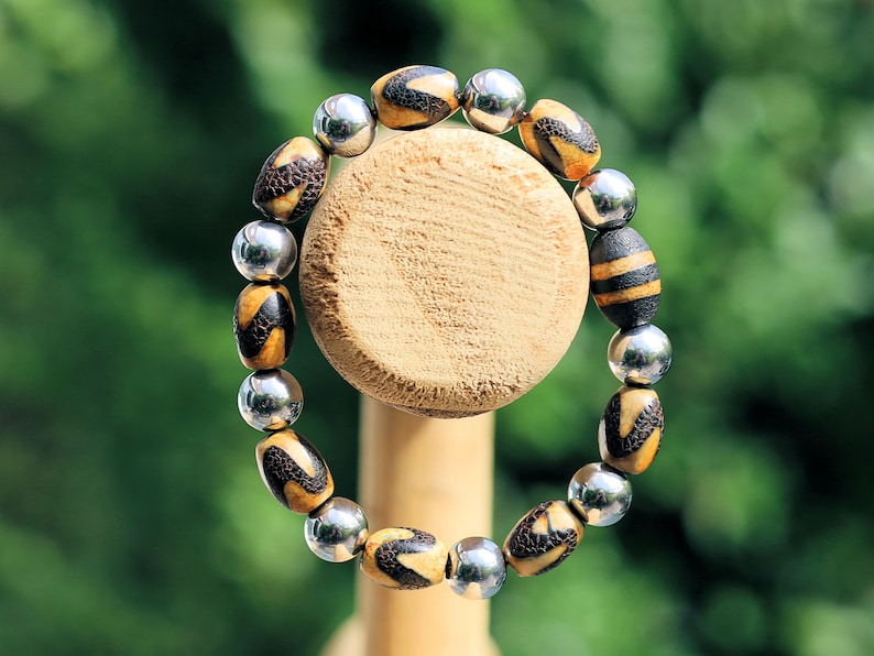 Hematite beads round 10mm silver with Tiger's Teeth Dzi beads. This is men's dZi bead with powerful energy.