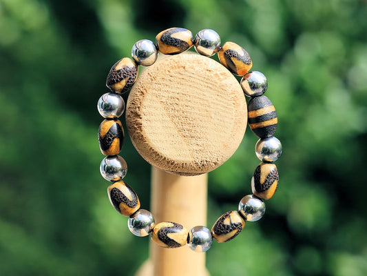 Hematite beads round 10mm silver with Tiger's Teeth Dzi beads. This is men's dZi bead with powerful energy.