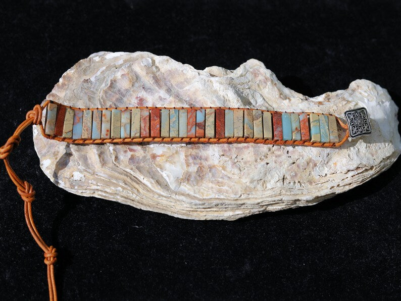 In this handmade chakra bracelet from India, the vertically cut colorful stones are intertwined with genuine leather.