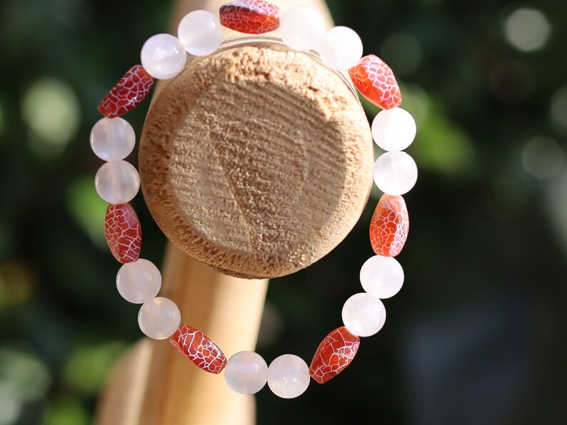 Seldom Selenite gypsum bracelet with Wonderful Rare Tibetan Dragon Vein Agate Dzi Cut Beads. Nepalese & Tibetan