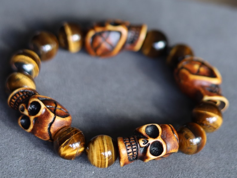 Skull jewelry, also known as skull-themed jewelry. Combined with polyresin Mens Skull Bead and Tiger eye 12 mm beads.