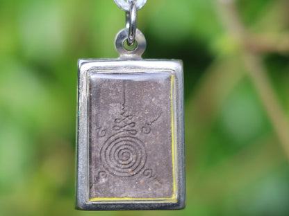 Buddha amulet in the image of Luang Pho Chamnian, Antique Thai amulets, collectors, Buddha's relics, Buddhist charms, Buddhist talisman