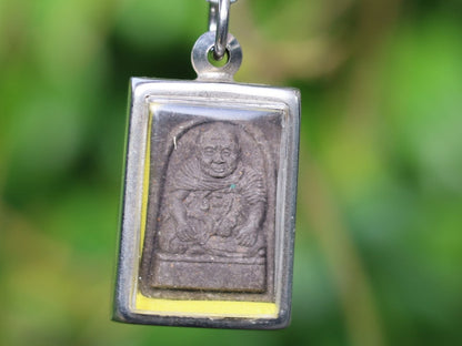 Buddha amulet in the image of Luang Pho Chamnian, Antique Thai amulets, collectors, Buddha's relics, Buddhist charms, Buddhist talisman