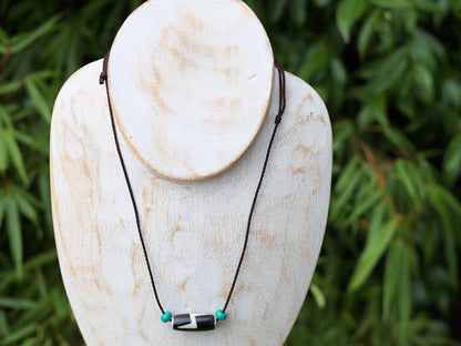 Lightning" pattern in relation to Dzi beads refers to a specific type of Dzi bead that has a unique appearance resembling a lightning bolt or zigzag pattern.