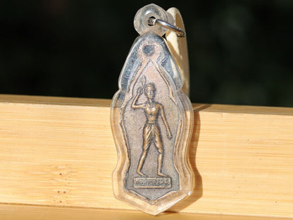 Light weight amulet Thao Suranaree coin behind Miss Bunluea Nakhon Ratchasima, Antique Thai amulets, collectors, Buddha's relics
