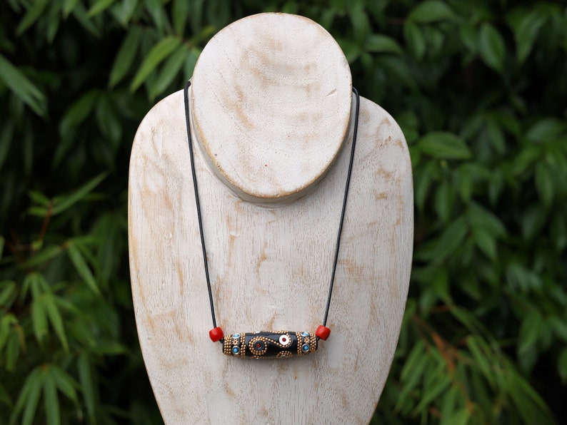 Oval Handmade Indonesia Bead necklace, with Platinum Metal Color Aluminum Cores. provide a modern and stylish element.