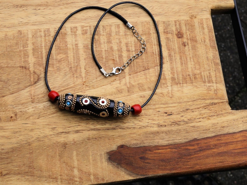 Oval Handmade Indonesia Bead necklace, with Platinum Metal Color Aluminum Cores. provide a modern and stylish element.