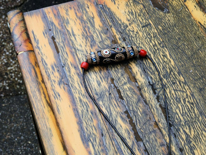 Oval Handmade Indonesia Bead necklace, with Platinum Metal Color Aluminum Cores. provide a modern and stylish element.