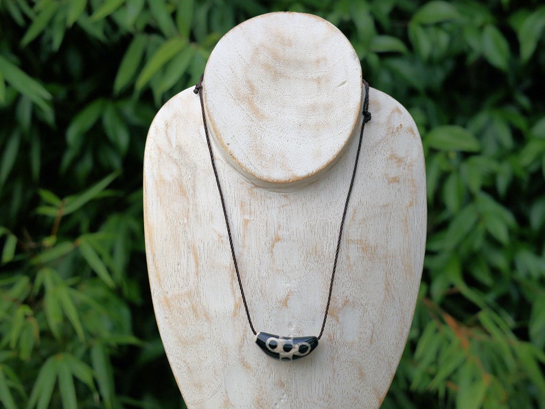 Unique shape DZI. The "Lightning" pattern in relation to Dzi beads refers to a specific type of Dzi bead that has a unique appearance resembling a lightning bolt or zigzag pattern.