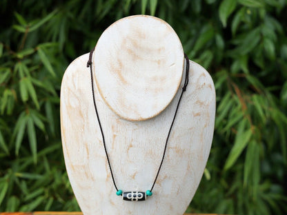 Lightning" pattern in relation to Dzi beads refers to a specific type of Dzi bead that has a unique appearance resembling a lightning bolt or zigzag pattern.