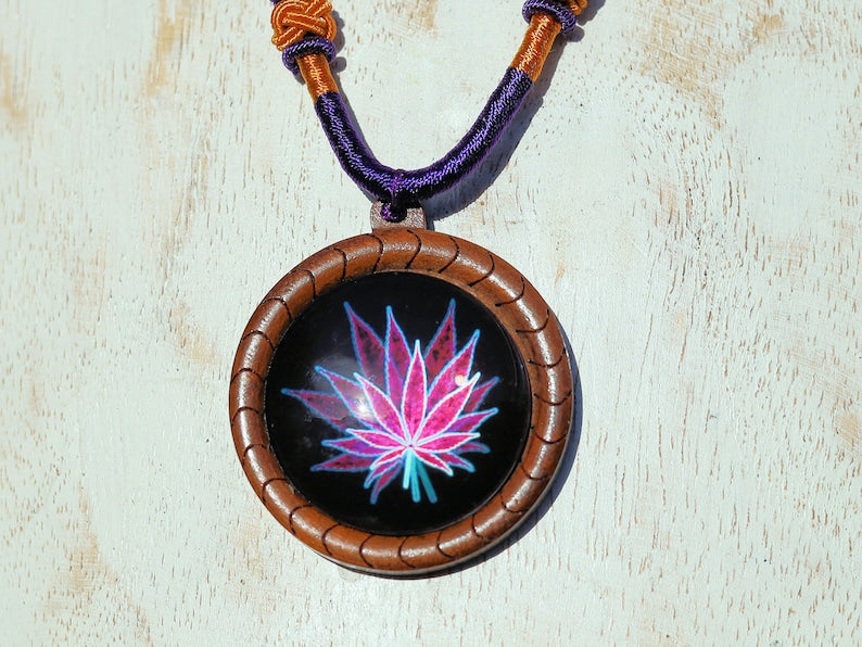 Marijuana Black/ purple Round Glass Cabochon Flatback in Wood Cabochon. Eye is 3mm. Shape: round dome