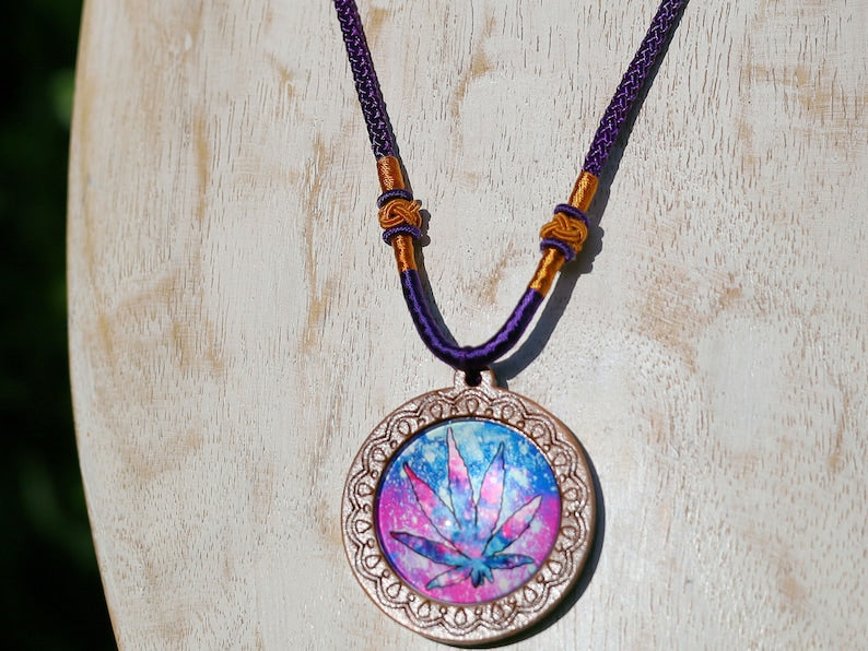 Marijuana Purple/ Blue Round Glass Cabochon Flatback in Wood Cabochon. Eye is 3mm. Shape: round dome