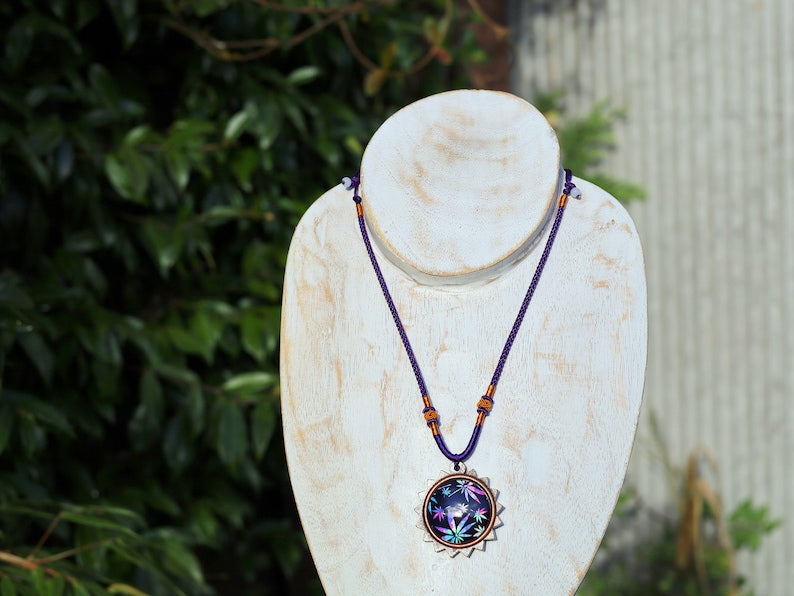 Marijuana Purple/ divers Round Glass Cabochon Flatback in Wood Cabochon. Eye is 3mm. Shape: round dome
