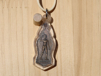 Light weight amulet Thao Suranaree coin behind Miss Bunluea Nakhon Ratchasima, Antique Thai amulets, collectors, Buddha's relics