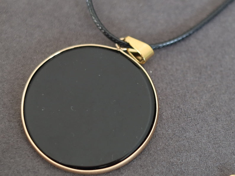 Black mirror Obsidian Natural Stone Disc Shape Pendant.Obsidian Natural Stone Disc Shape Pendant,often referred to as a black mirror.3 SIZES