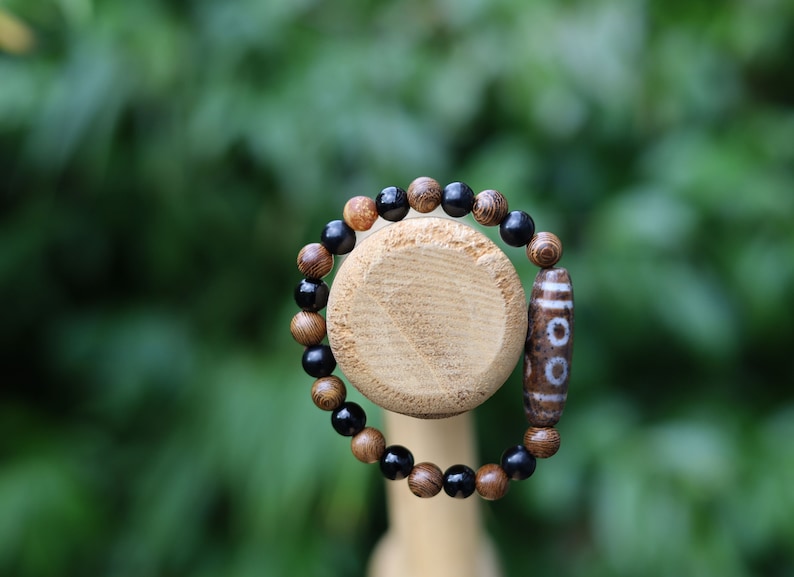 Old Eight-eye  eyed Dzi  bead Agate/ Burly wood bracelet . in all the spheres of life, why it can attract material and spiritual wealth