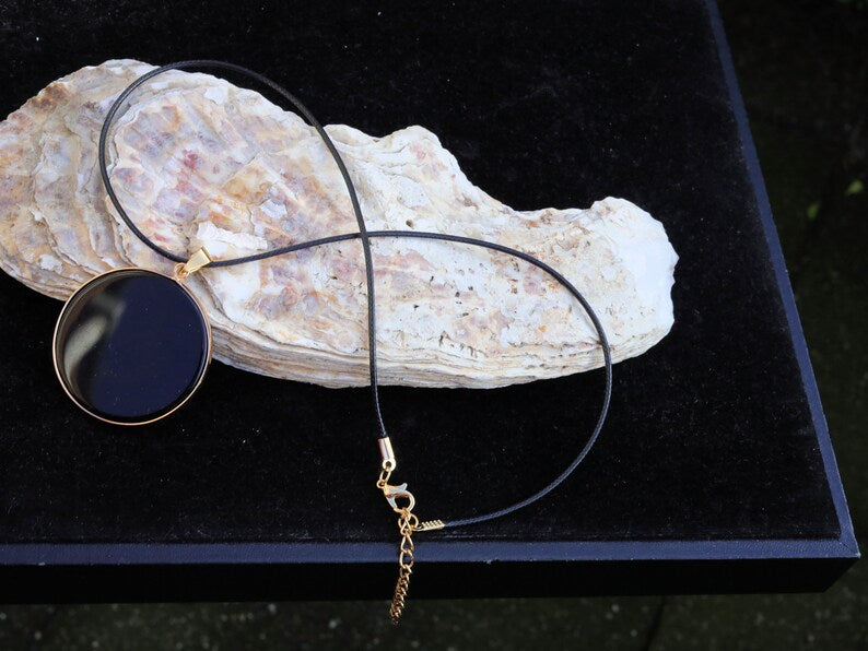 Black mirror Obsidian Natural Stone Disc Shape Pendant.Obsidian Natural Stone Disc Shape Pendant,often referred to as a black mirror.3 SIZES