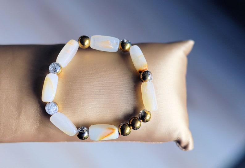 Natural Tianzhu Agate with And "White Snow Cracked Crystal Quartz. Natural Tianzhu Agate is highly valued patterns and colors