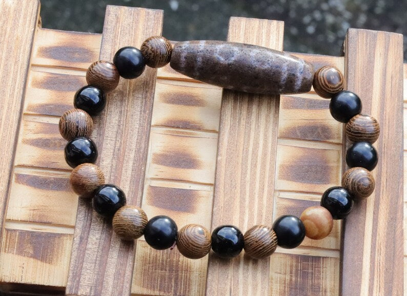 Old Eight-eye  eyed Dzi  bead Agate/ Burly wood bracelet . in all the spheres of life, why it can attract material and spiritual wealth