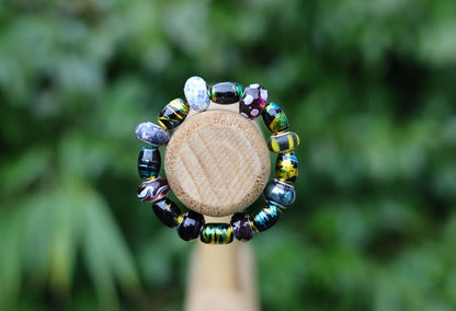 Glass beads with an impressive finish. Cosmic Oval Black w Gold 10x14mm. Combined with Glassbead aqua-red with white and yellow
